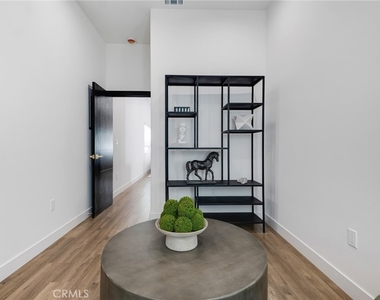 6208 Beeman Avenue - Photo Thumbnail 17