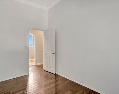 5102 Medina Road - Photo Thumbnail 16