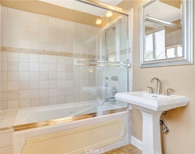5102 Medina Road - Photo Thumbnail 14