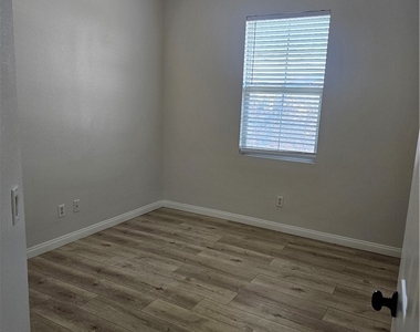 4206 Vahan Court - Photo Thumbnail 18