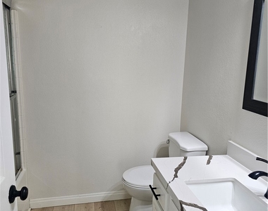 4206 Vahan Court - Photo Thumbnail 14