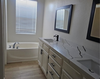 4206 Vahan Court - Photo Thumbnail 17