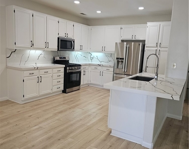 4206 Vahan Court - Photo Thumbnail 2