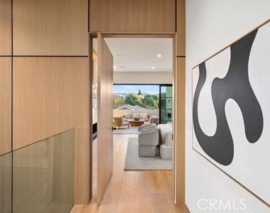 14758 Morrison - Photo Thumbnail 19