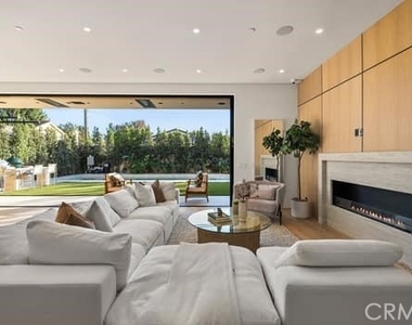 14758 Morrison - Photo Thumbnail 9