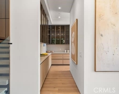 14758 Morrison - Photo Thumbnail 13