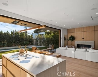 14758 Morrison - Photo Thumbnail 38