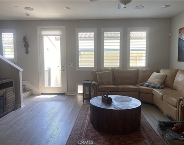 187 Capistrano Drive - Photo Thumbnail 3