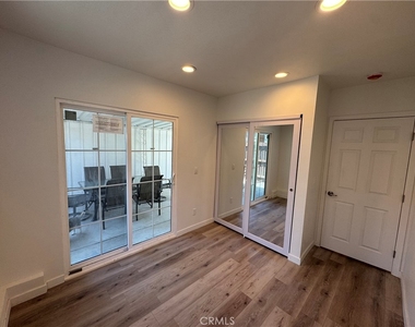 11430 Haskell Avenue - Photo Thumbnail 10