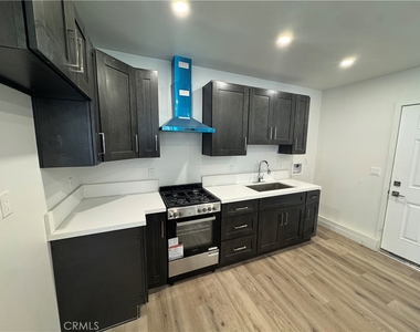 11430 Haskell Avenue - Photo Thumbnail 2