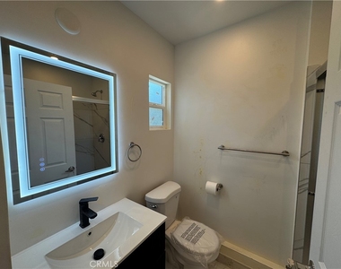 11430 Haskell Avenue - Photo Thumbnail 6
