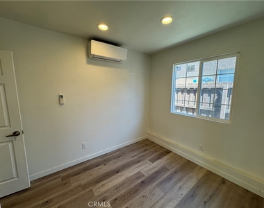 11430 Haskell Avenue - Photo Thumbnail 9