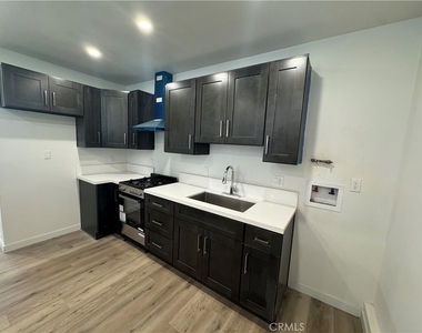 11430 Haskell Avenue - Photo Thumbnail 3
