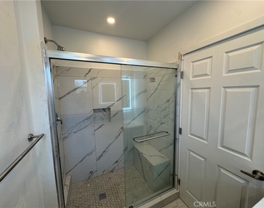 11430 Haskell Avenue - Photo Thumbnail 7