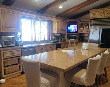 1100 Bel Air Place - Photo Thumbnail 11