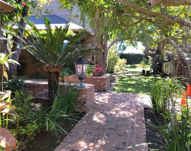 1100 Bel Air Place - Photo Thumbnail 4