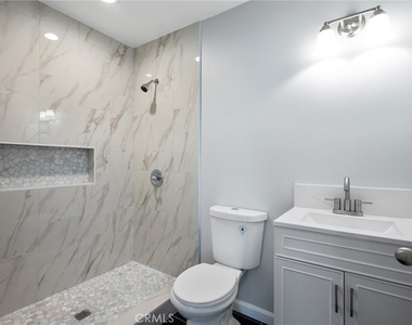1514 1/2 E Young Street - Photo Thumbnail 8