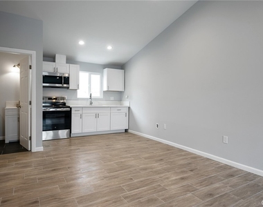 1514 1/2 E Young Street - Photo Thumbnail 1