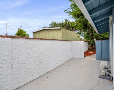 1514 1/2 E Young Street - Photo Thumbnail 4