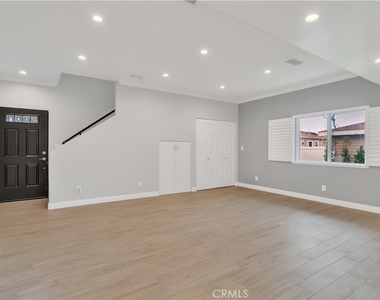6335 W 82nd Street - Photo Thumbnail 3