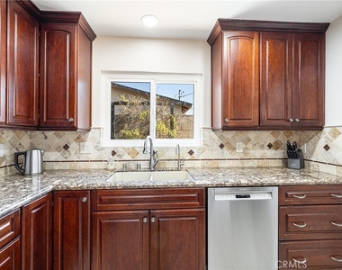 2206 Stinson Street - Photo Thumbnail 5