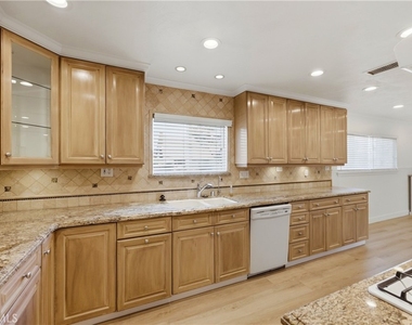 9306 Gregory Street - Photo Thumbnail 11