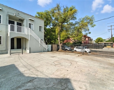 875 W 41st Drive - Photo Thumbnail 17