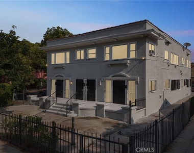 875 W 41st Drive - Photo Thumbnail 1
