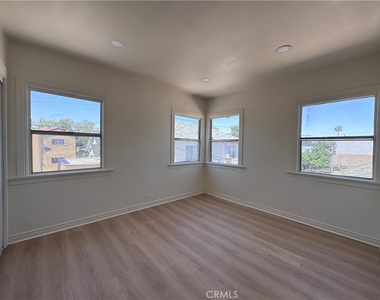 875 W 41st Drive - Photo Thumbnail 8
