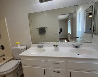 14914 Binford Avenue - Photo Thumbnail 26