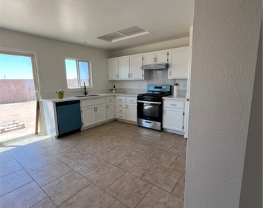 14914 Binford Avenue - Photo Thumbnail 2