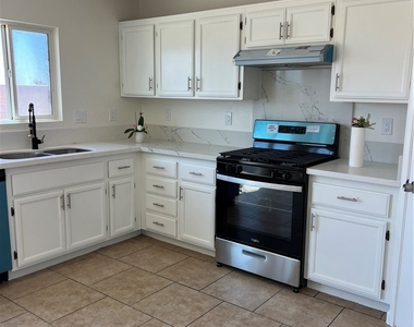 14914 Binford Avenue - Photo Thumbnail 5