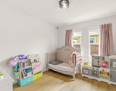 519 S 33rd Street - Photo Thumbnail 3