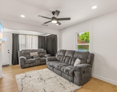 519 S 33rd Street - Photo Thumbnail 7