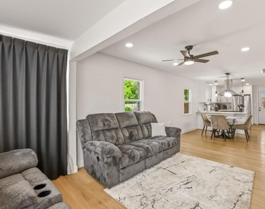 519 S 33rd Street - Photo Thumbnail 8