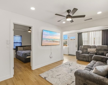 519 S 33rd Street - Photo Thumbnail 6