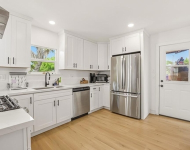 519 S 33rd Street - Photo Thumbnail 11