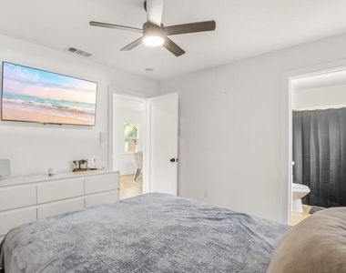 519 S 33rd Street - Photo Thumbnail 2