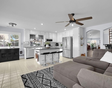 885 Oakland Hills Drive - Photo Thumbnail 17