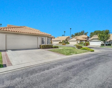 885 Oakland Hills Drive - Photo Thumbnail 1