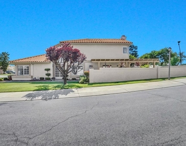 885 Oakland Hills Drive - Photo Thumbnail 2