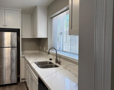 10822 Hartsook Street - Photo Thumbnail 8