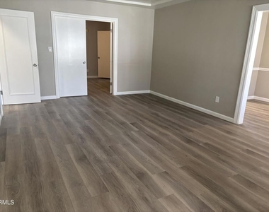 10822 Hartsook Street - Photo Thumbnail 5