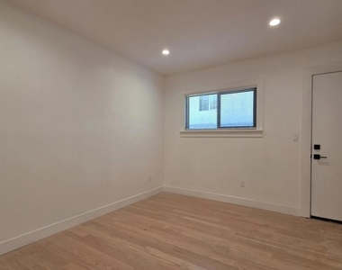 5163 El Rio Avenue - Photo Thumbnail 3