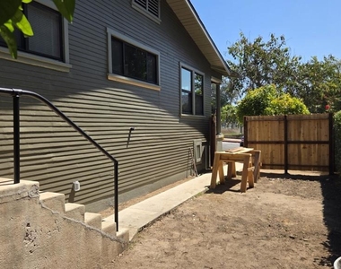 5163 El Rio Avenue - Photo Thumbnail 6