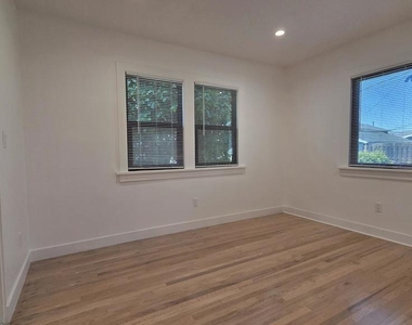 5163 El Rio Avenue - Photo Thumbnail 4