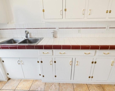 544 Salem Street - Photo Thumbnail 5