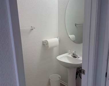 674 Myrtle Ave - Photo Thumbnail 8