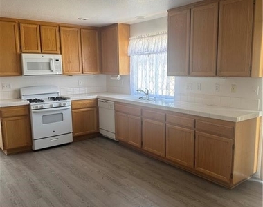 674 Myrtle Ave - Photo Thumbnail 1