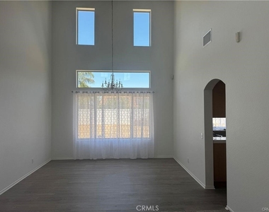 674 Myrtle Ave - Photo Thumbnail 3